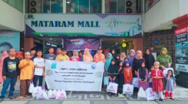 Momentum Ramadhan 1445 Hijriyah ini dimanfaatkan oleh Pemerintah Desa (Pemdes) Senggigi, Kecamatan Batulayar, Kabupaten Lombok Barat untuk berbagi kebahagiaan bersama anak yatim-piatu.