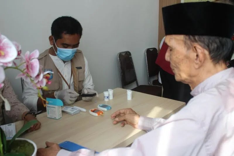 Dinas Kesehatan Kota Mataram, Provinsi Nusa Tenggara Barat, membuka Unit Pelayanan Kesehatan Perkantoran (UPKP) di areal perkantoran Pemerintah Kota Mataram Jalan Lingkar Selatan.