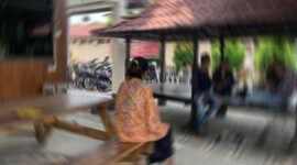 Gadis asal Kecamatan Keruak, Lombok Timur inisial SA (14) dirudapaksa tujuh pria usai salat tarawih saat melapor ke Polres Lombok Timur, Selasa (19/3/2024)