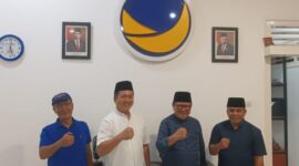 H Rumaksi didampingi Sekwil, Wahidjan dan Fauzan Khalid di Kantor DPW Nasdem NTB saat menerima silaturahmi Jubir Kemenlu, Lalu Muhammad Iqbal. Pada kesempatan itu Rumaksi menyampaikan terkait dukungannya di Pilkada Lobar