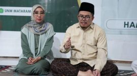 Pimpinan Pusat (Pimpus) Muslimat Nahdlatul Wathan (NW) Hj. Lale Syifaun Nufus (kiri) dan Ketua Umum (Ketum) Pengurus Besar NW (PBNW) TGKH Lalu Gede Muhammad Zainuddin Atsani. 