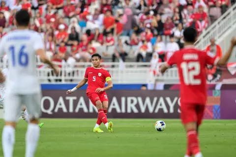 Bek Timnas Indonesia U-23 Rizky Ridho (5) saat bermain melawan Uzbekistan di Piala Asia U-23. (PSSI/PSSI)