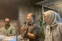 Lalu Muhammad Iqbal (tengah) saat berbincang dengan sejumlah wartawan di Kota Mataram