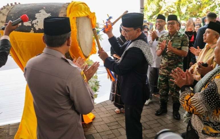 Walikota Mataram H. Mohan Roliskana saat merayakan Lebaran Topat tahun lalu di Makam Loang Baloq (Foto: RRI/Dok. Kominfo Mataram)