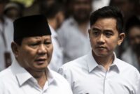 Prabowo-Gibran sudah menjadi presiden dan wakil presiden terpilih. Tapi, sampai saat ini, mereka masih menjabat sebagai Menhan dan Wali Kota Solo

Menanggapi hal itu, Ketua Harian DPP Partai Gerindra, Sufmi Dasco Ahmad menegaskan bahwa presiden terpilih, Prabowo Subianto tak akan mundur dari jabatannya sebagai menteri pertahanan saat ini.

Dasco menuturkan, Prabowo akan menyelesaikan tugas-tugasnya sebagai menteri pertahanan hingga masa jabatannya selesai.