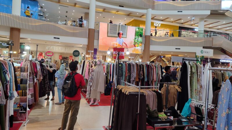 Pusat perbelanjaan di Kota Mataram masih ramai di kunjungi saat libur lebaran
