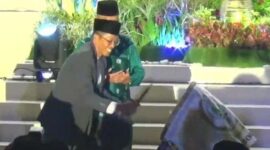 Penjabat Bupati Lombok Timur Tengah memukul beduk tanda dibukanya MTQ tingkat Kabupaten Lombok Timur