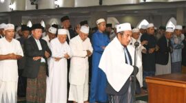 Pelaksanaan sholat Ied Idul Fitri tingkat Kabupaten Lombok Timur dipusatkan di Masjid Al- Mujahidin Selong.