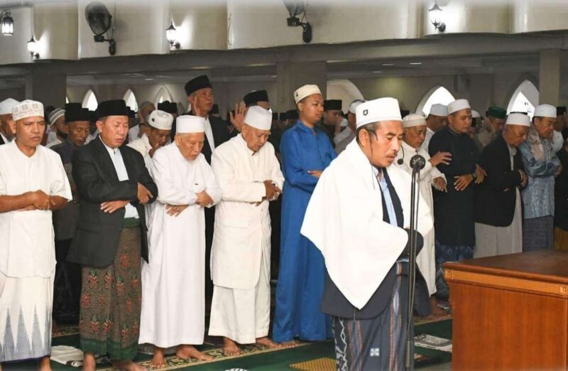 Pelaksanaan sholat Ied Idul Fitri tingkat Kabupaten Lombok Timur dipusatkan di Masjid Al- Mujahidin Selong.