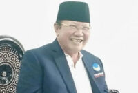 Ketua DPW Partai NasDem Provinsi NTB Rumaksi memberikan keterangan pers di Kantor DPW Partai NasDem di Kota Mataram, Sabtu (20/4/2024). ANTARA/Nur Imansyah.