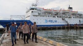 Pelni Cabang Bima bersama jajaran Polres Kota Bima dan otoritas terkait saat mengecek arus mudik di Pelabuhan Bima, belum lama ini. 