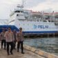 Pelni Cabang Bima bersama jajaran Polres Kota Bima dan otoritas terkait saat mengecek arus mudik di Pelabuhan Bima, belum lama ini. 