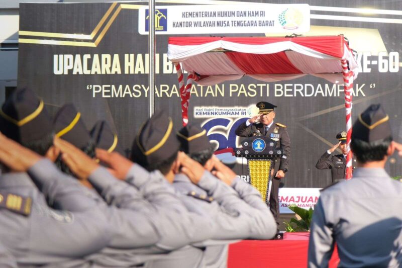 Kanwil Kementerian Hukum dan HAM (Kemenkumham) Nusa Tenggara Barat (NTB) menggelar upacara megah pada Sabtu (27/4) di lapangan Kanwil Kemenkumham NTB. Acara ini dihadiri oleh seluruh pegawai dari berbagai satuan kerja sebagai bagian dari rangkaian perayaan Hari Bhakti Pemasyarakatan ke-60.