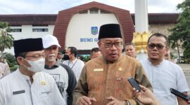 Penjabat Gubernur NTB Drs. H. Lalu Gita Ariadi (baju coklat). (Foto: Halwi/RRI)