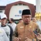 Penjabat Gubernur NTB Drs. H. Lalu Gita Ariadi (baju coklat). (Foto: Halwi/RRI)