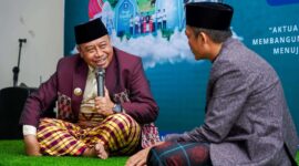 Penjabat (Pj) Gubernur NTB, Drs. H. Lalu Gita Ariadi (kiri) disambut Bupati Lombok Tengah, H. Lalu Fathul Bahri (kanan) saat safari syawal ke Kabupaten Lombok Tengah. (Foto: Biro Adpim)