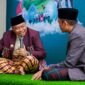 Penjabat (Pj) Gubernur NTB, Drs. H. Lalu Gita Ariadi (kiri) disambut Bupati Lombok Tengah, H. Lalu Fathul Bahri (kanan) saat safari syawal ke Kabupaten Lombok Tengah. (Foto: Biro Adpim)