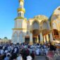 Ribuan masyarakat NTB tampak mengikuti salat Idul Fitri di Masjid Hubbul Wathan Islamic Center, Kota Mataram. (Foto: Antara)