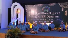 Grup hadrah UIN Mataram Ma’had Al-Jami’ah UIN Mataram tampil di penutupan PTQ ke-54 RRI, 17 Maret 2024, di Aula Tri Prasetya RRI Mataram. Grup yang beranggotakan 13 orang pemain dan penyanyi ini membawakan lagu Nurul Musthofa