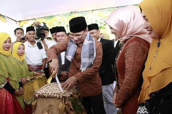 Dokumentasi perayaan lebaran topat di makam bintaro yang di hadiri Walikota Mataram H Mohan Roliskana (Foto: Dok.Pemkot Mataram)