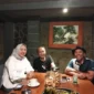 ￼
BERTEMU : Hj. Nurhidayah saat bersama anggota DPR RI terpilih dari Nasdem, H. Fauzan Khalid, dan ketua DPC Nasdem Lobar Tarmizi belum lama ini.