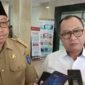 Penjabat Gubernur NTB Drs. H. Lalu Gita Ariadi (kiri) bersama Kepala BPK RI Perwakilan NTB Ade Iwan Ruswana (kanan) usai menyerahkan LKPD 2023 ke BPK RI Perwakilan NTB.