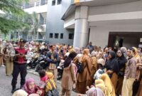 Ratusan guru melakukan hearing ke Kantor Bupati Lotim.