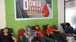 Kanwil Kemenkumham NTB bekerja sama dengan Palang Merah Indonesia (PMI) Lombok Barat menggelar kegiatan donor darah dalam rangka peringatan ke-60 Hari Bhakti Pemasyarakatan (HBP) di Ruang Legal Drafter Kanwil Kemenkumham NTB, pada Rabu (17/4).