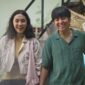 Dara (Aisha Nurra Datau, kiri) dan Bima (Angga Yunanda, kanan) dalam film Dua Hati Biru yang rilis 17 April 2024 serentak di bioskop Indonesia. (Dok. IMDb