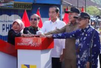 Presiden Joko Widodo (Jokowi) meresmikan lima ruas Inpres Jalan Daerah (IJD) di Provinsi Nusa Tenggara Barat (NTB). (Foto: Biro Adpim)