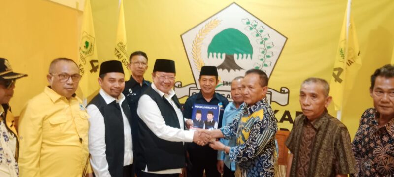 Bakal Calon Bupati dan Wakil Bupati Lombok Timur, H Rumaksi dan Amrul Jihadi (RAMAH) kompak menyerahkan berkas pendaftaran di Partai Golkar