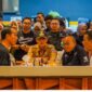 Presiden RI Joko Widodo sedang menikmati makan malam (Foto: Dok. Kominfo mataram)