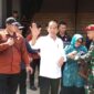 Presiden RI, Ir. H. Joko Widodo saat berkunjung ke Pasar Seketeng. (F