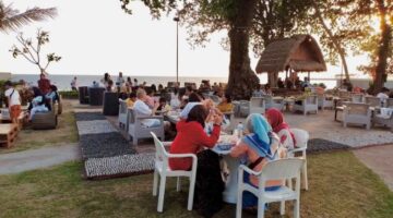 Restoran Tepi Pantai yang Wajib Dikunjungi saat Di Pulau Lombok: Sea View – Aruna Senggigi