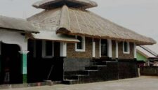 Masjid Kuno Songak (Foto : Halaman Masjid Kuno Songak Lombok Timur/facebook)