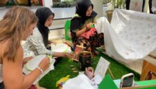 Perkenalkan Batik Sasambo,
Aruna Senggigi Hadirkan Aktivitas Budaya untuk Tamu