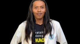 Artistik minimalis ini justru membuka ruang bagi makna untuk bergerak lebih bebas, dan bagi aktor untuk lebih leluasa hidup dalam panggung (Foto: ist)