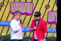 “Seru. Bisa menyaksikan talenta-talenta muda beraksi membawakan ragam seni baik tradisional maupun modern,” ujar Dody Setiawan (kanan). Foto: Aks