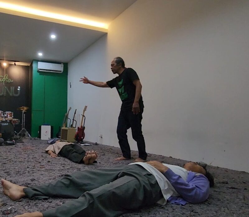 Borka bukan hanya tentang tokoh yang bergerak di panggung, melainkan tentang struktur batin masyarakat yang tersembunyi di balik permukaan keseharian  (Foto: Aks)