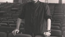 Musik teater adalah jantung emosional pertunjukan. Ia bukan sekadar latar, melainkan energi yang menghidupkan panggung (Foto: Aks)