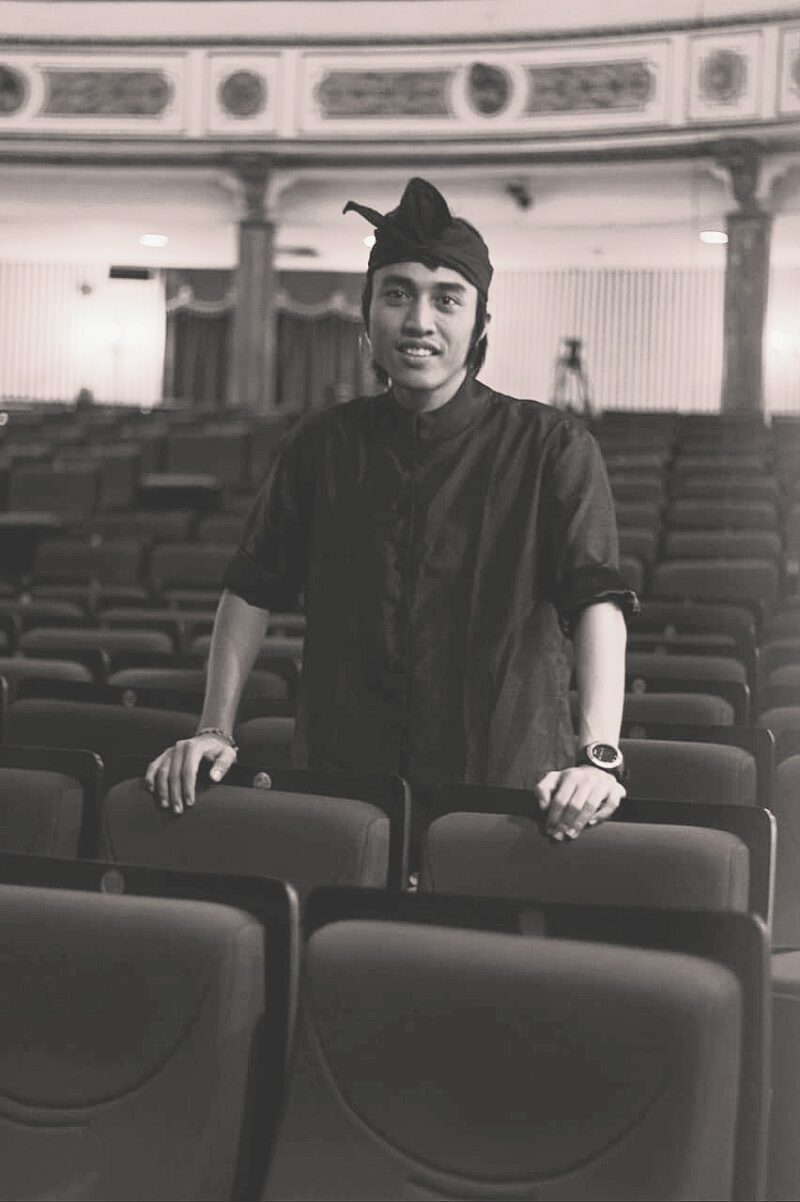 Musik teater adalah jantung emosional pertunjukan. Ia bukan sekadar latar, melainkan energi yang menghidupkan panggung (Foto: Aks)