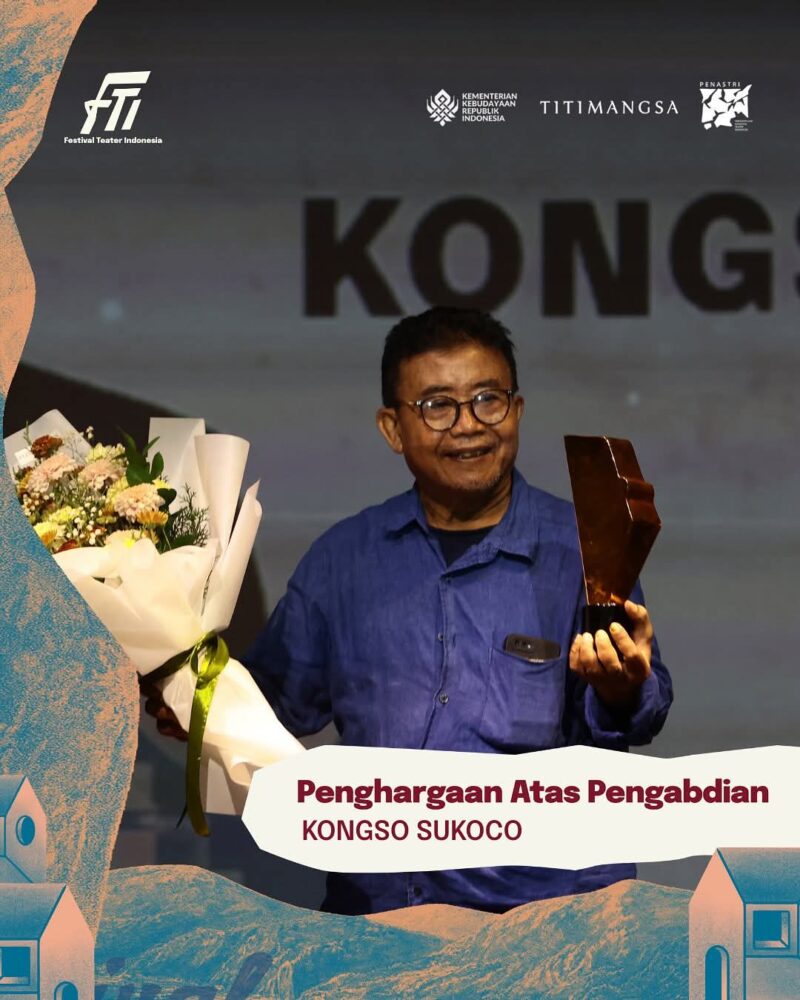 “Saya berdiri di sini bukan sebagai ‘yang paling berjasa’, melainkan sebagai salah satu dari sekian banyak pekerja seni yang percaya bahwa teater memiliki kemampuan untuk menghidupkan kembali ruang-ruang kepekaan