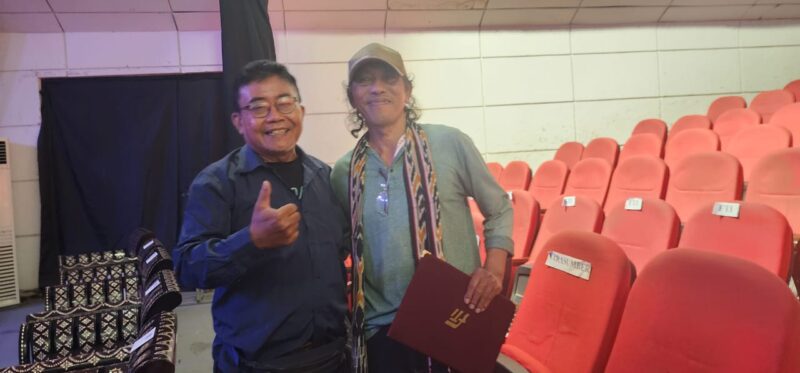 Kongso Sukoco (kiri), R. Eko Wahono (kanan). Dalam perjalanan panjang itu, ia adalah penjaga daya hidup (Foto: Aks)