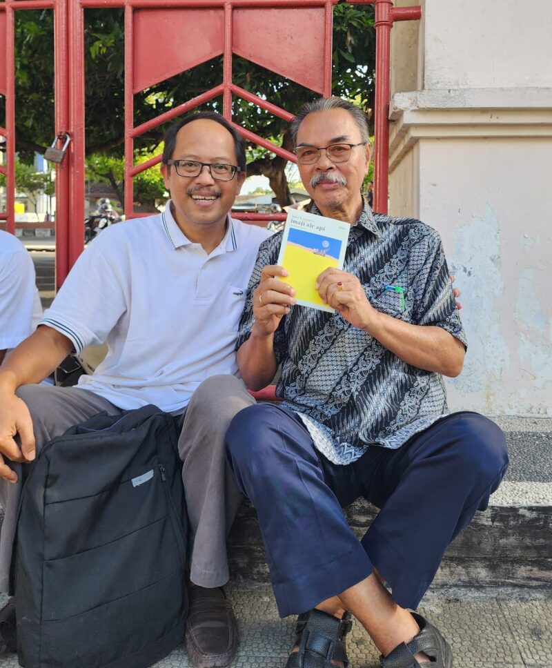 Karya-karya Pak Kisid (kanan) hadir sebagai penanda bahwa seni tidak hanya berbicara tentang bentuk dan warna, tetapi juga tentang nilai dan tanggung jawab.(Foto: ist)