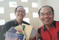 Prof. Nuriadi (kanan) berbicara dengan tenang, sebagaimana seseorang yang tak terburu-buru membuktikan apa pun  (Foto: ist)