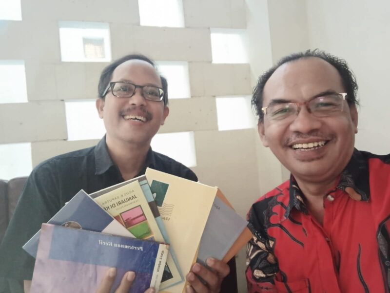 Prof. Nuriadi (kanan) berbicara dengan tenang, sebagaimana seseorang yang tak terburu-buru membuktikan apa pun  (Foto: ist)