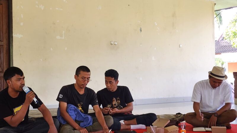 Kiri ke Kanan: Ahmad Saleh Tabibuddin, Manshur Zikri, Muhammad Sibawahi, dan Sasih Gunalan. Diskusi ini tidak bergerak dalam satu arah penafsiran tunggal (Foto: aks)