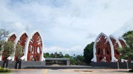 Tantangannya kini adalah menjaga agar gerbang itu tidak menjadi monumen kosong, melainkan jalur hidup yang terus dilalui oleh gagasan, praktik, dan partisipasi warga. (Foto: aks) 