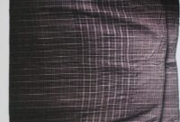 Penamaan Kembang Komak cukup unik, semestinya motifnya, namun pada Kembang Komak tidak nampak motif bunga atau kembang, hanya berupa bentangan garis putih tegak-lurus, yang apabila bersinggungan membentuk bidang persegi (Foto: Pikong)