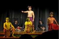 Memintal dan menenun tak lagi menjadi laku budaya, melainkan kerja dalam keterpaksaan dan ketakutan (Foto: ist)